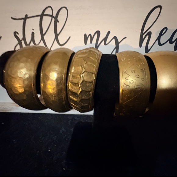 Set of 1980s Vintage Gold-Tone Bangles - Picture 8 of 9